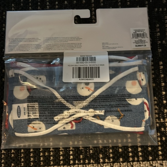 NWT 5, Christmas holiday Old Navy cloth face masks - Picture 3 of 5